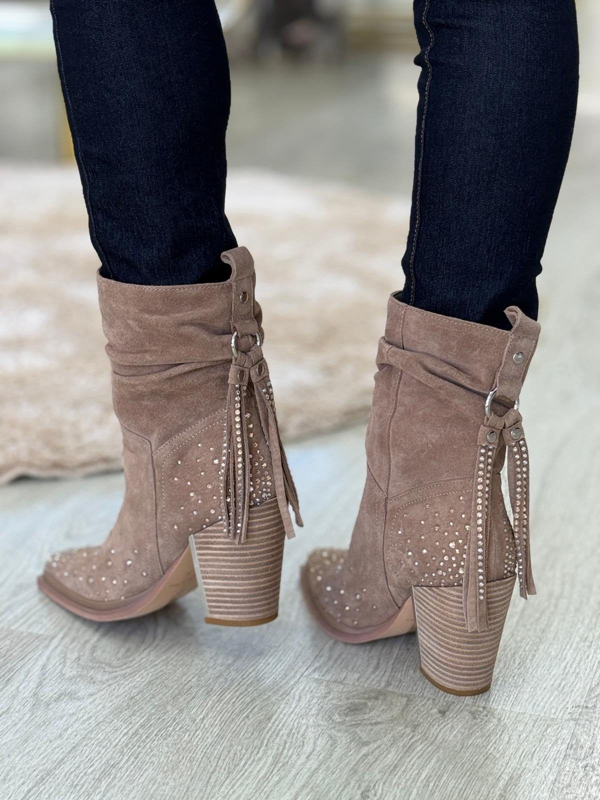 Botas com tacão