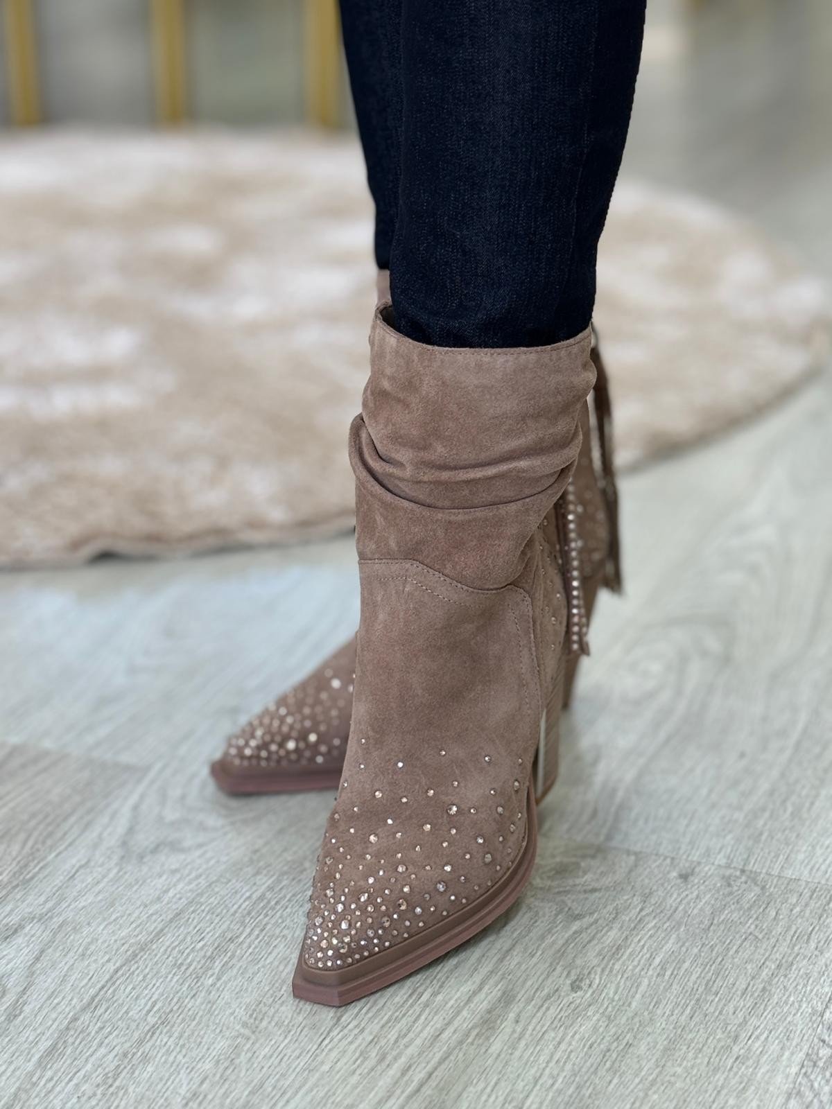 Botas com tacão
