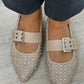Sapatos bege com tachas