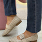 Sapatos bege com tachas