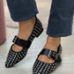 Sapatos pretos com tachas