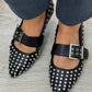Sapatos pretos com tachas