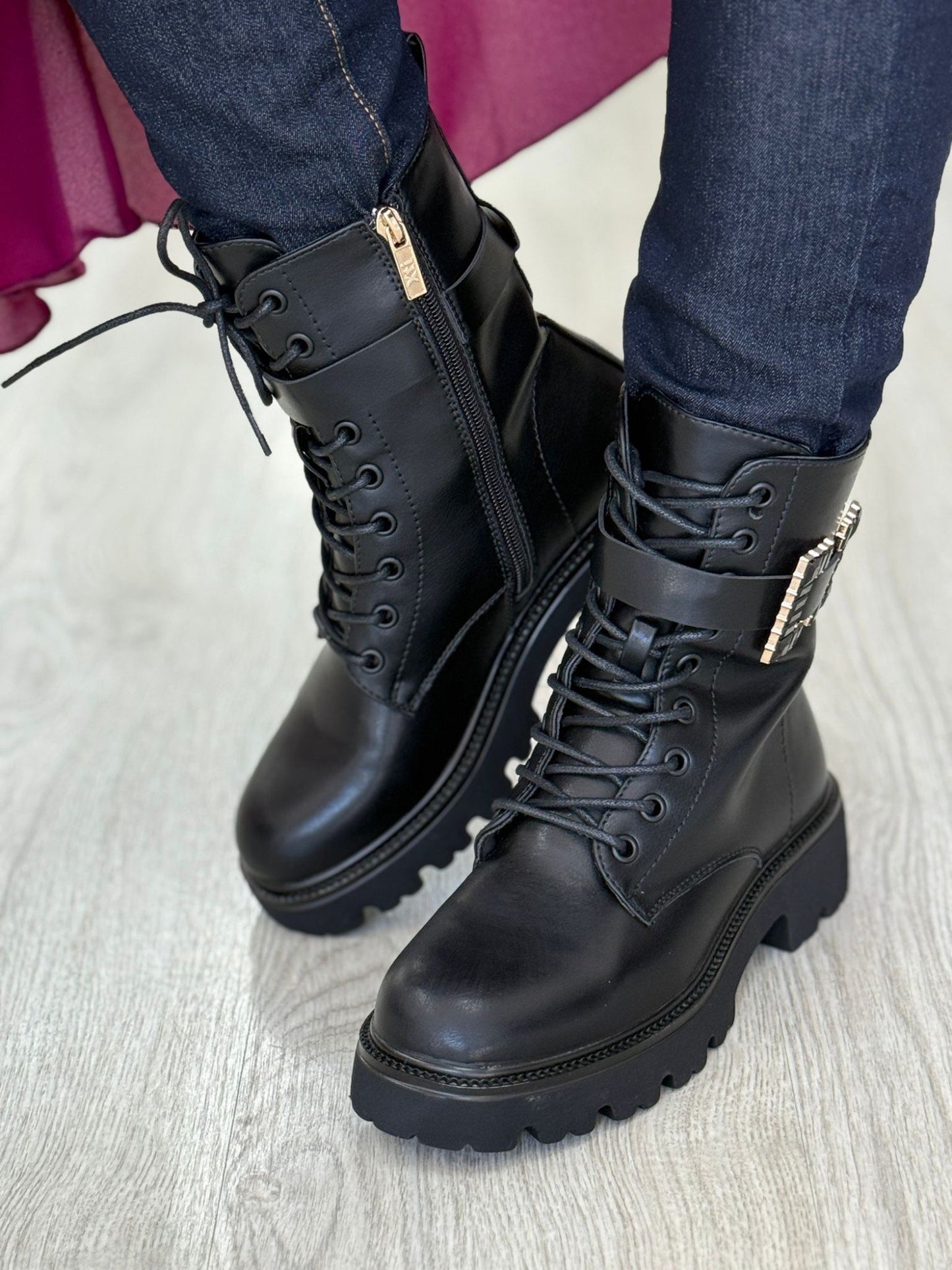 Bota militar c/aplicação