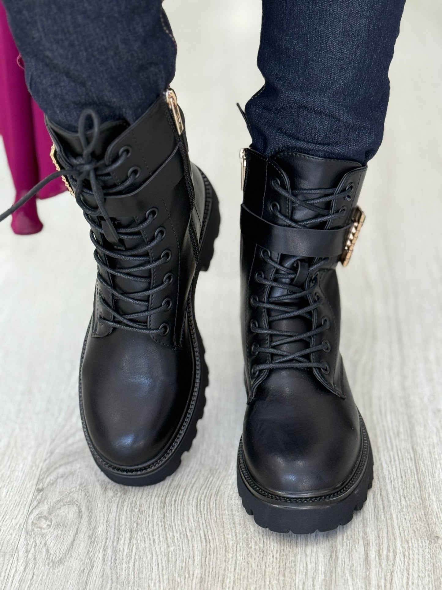 Bota militar c/aplicação
