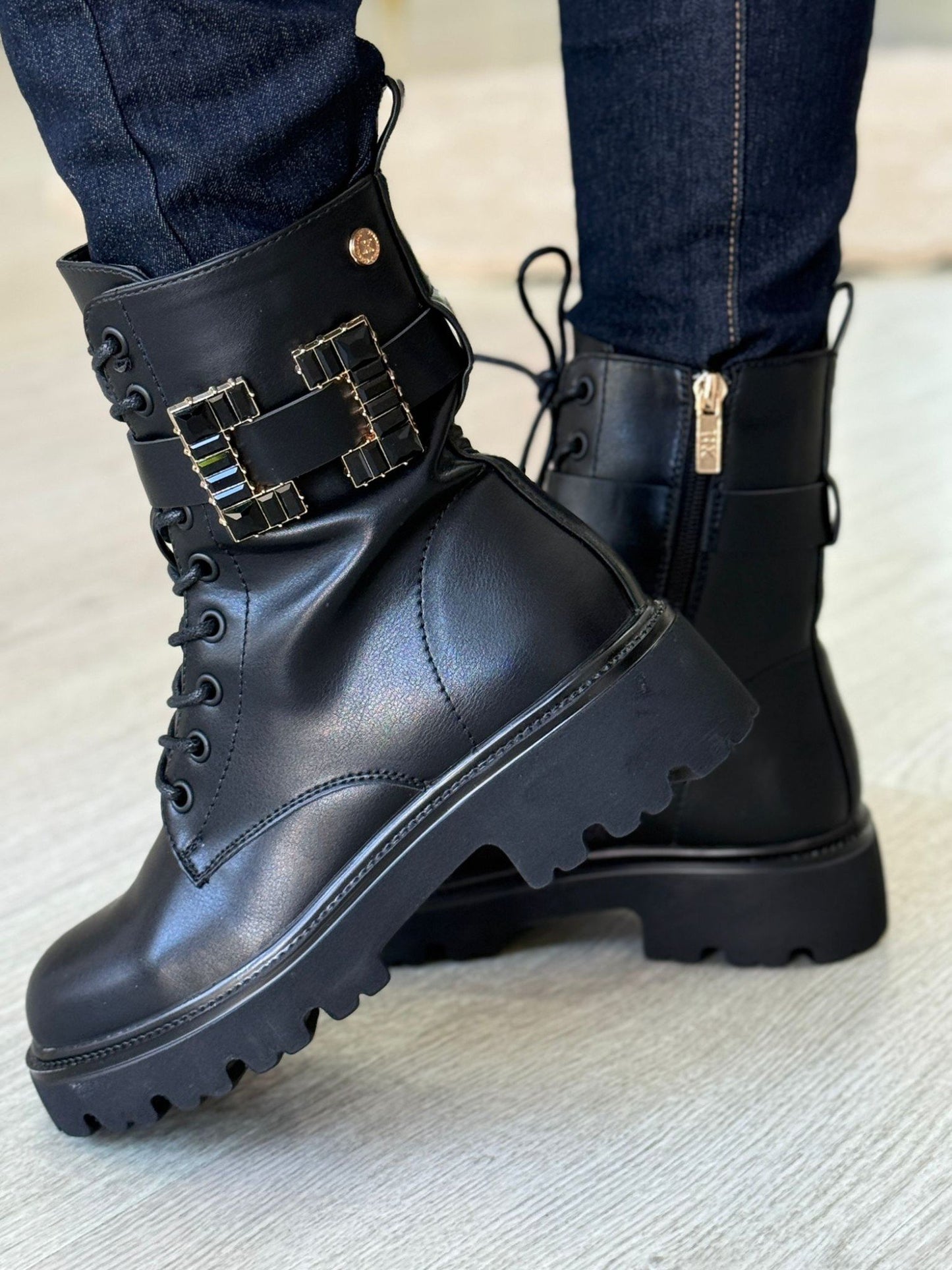 Bota militar c/aplicação