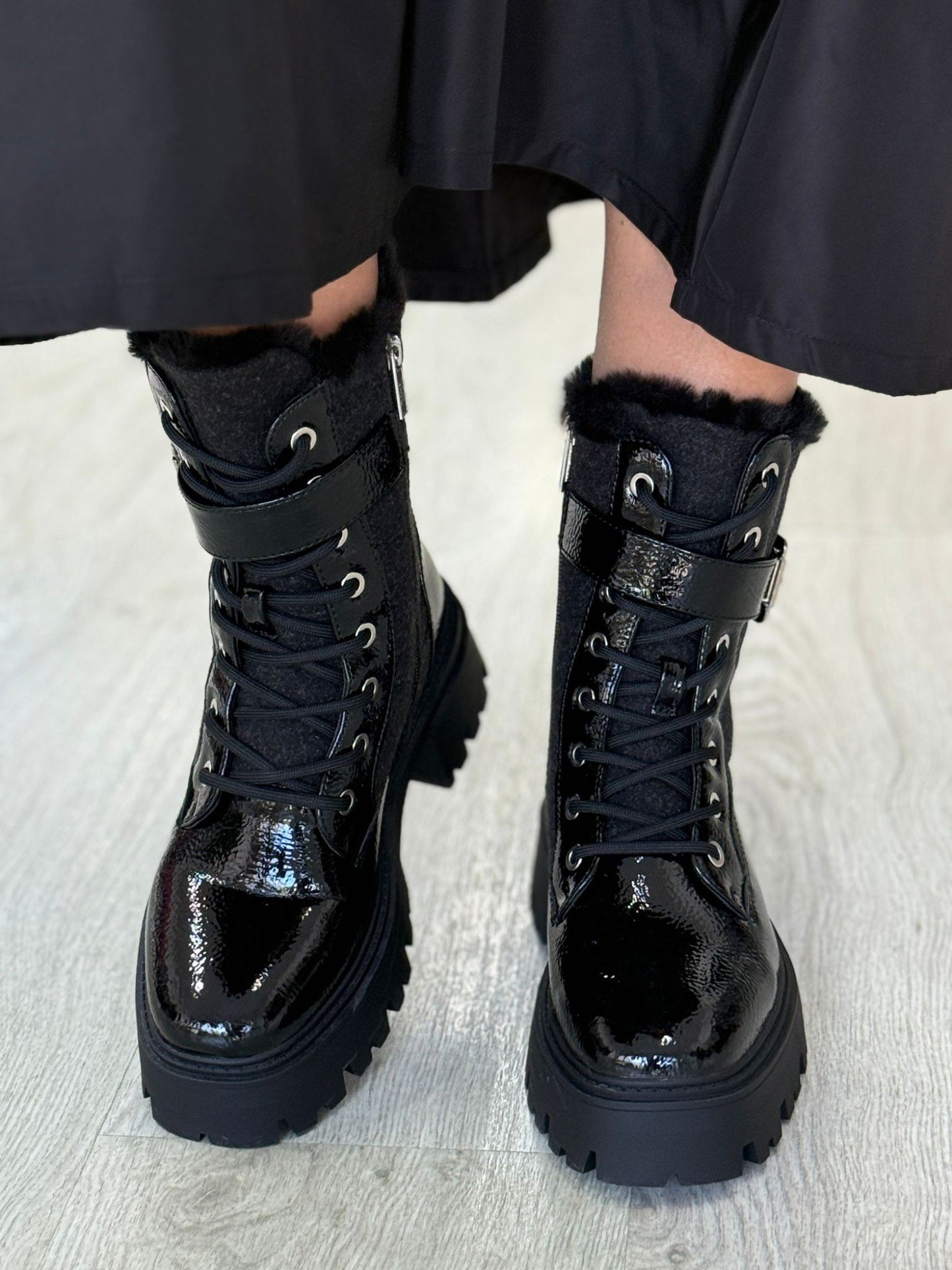Bota militar verniz