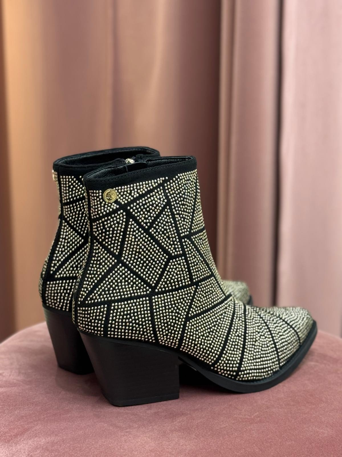Botim com strass