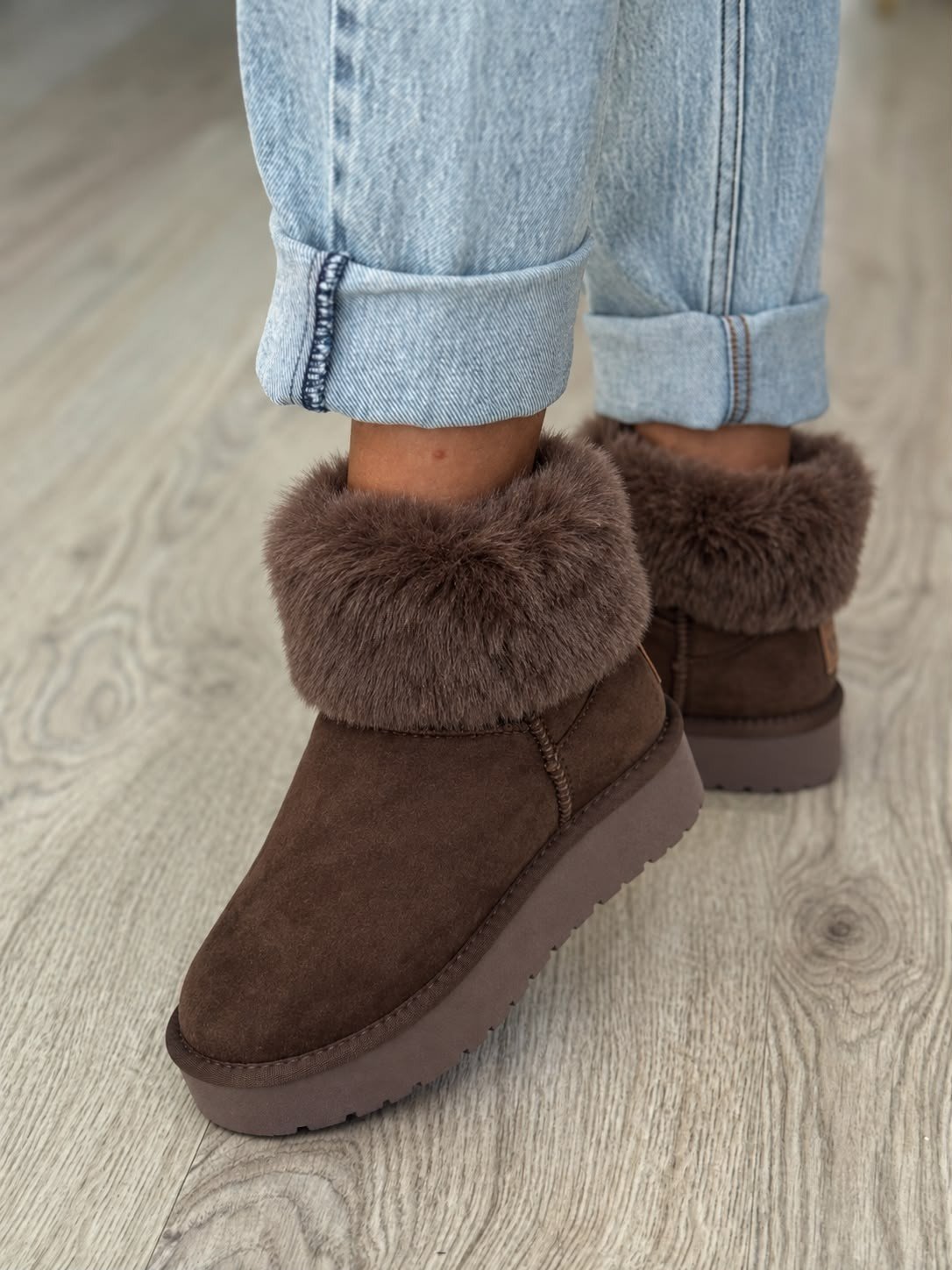 Botas bege com pelo