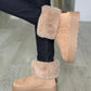 Botas bege com pelo