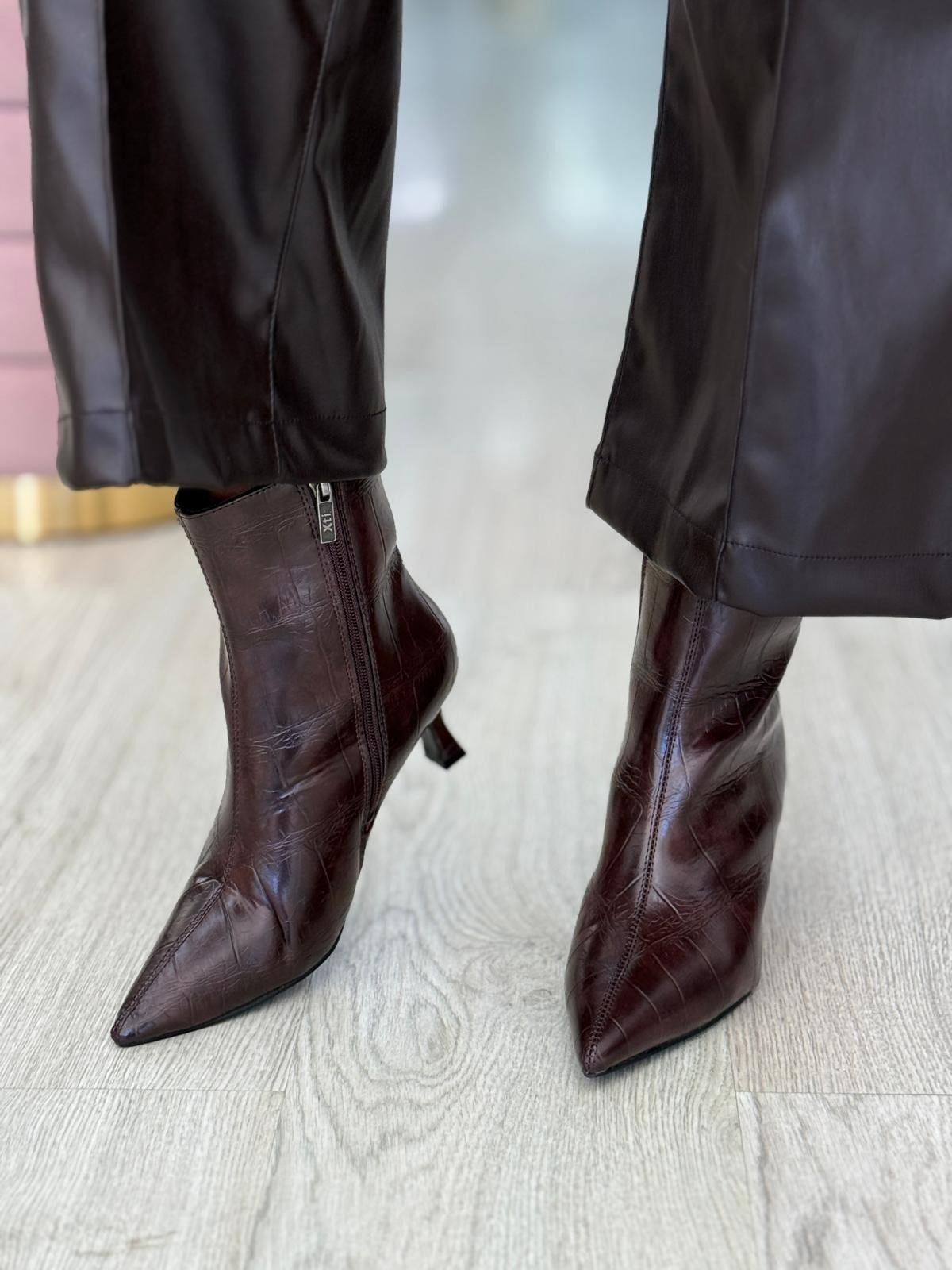 Botins com Fecho Zip