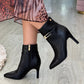Botins com fivela
