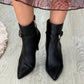 Botins com fivela