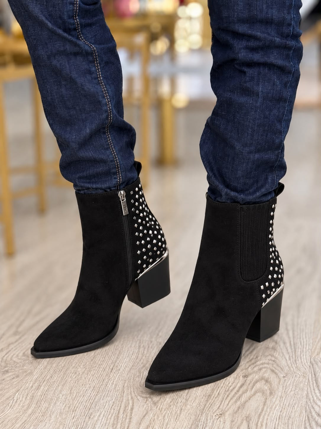 Botas com tachas
