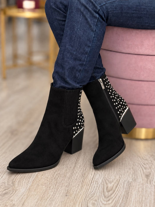 Botas com tachas