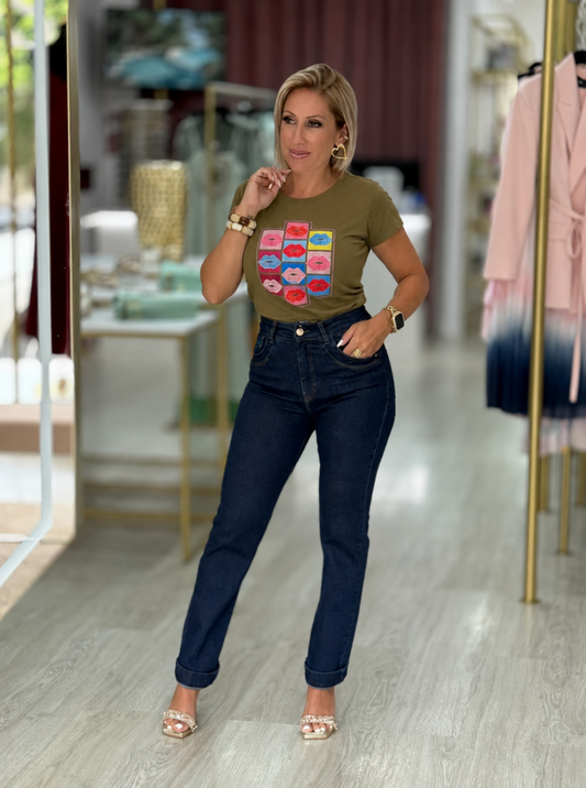 T-shirt em algodão com estampado na frente (+ cores)