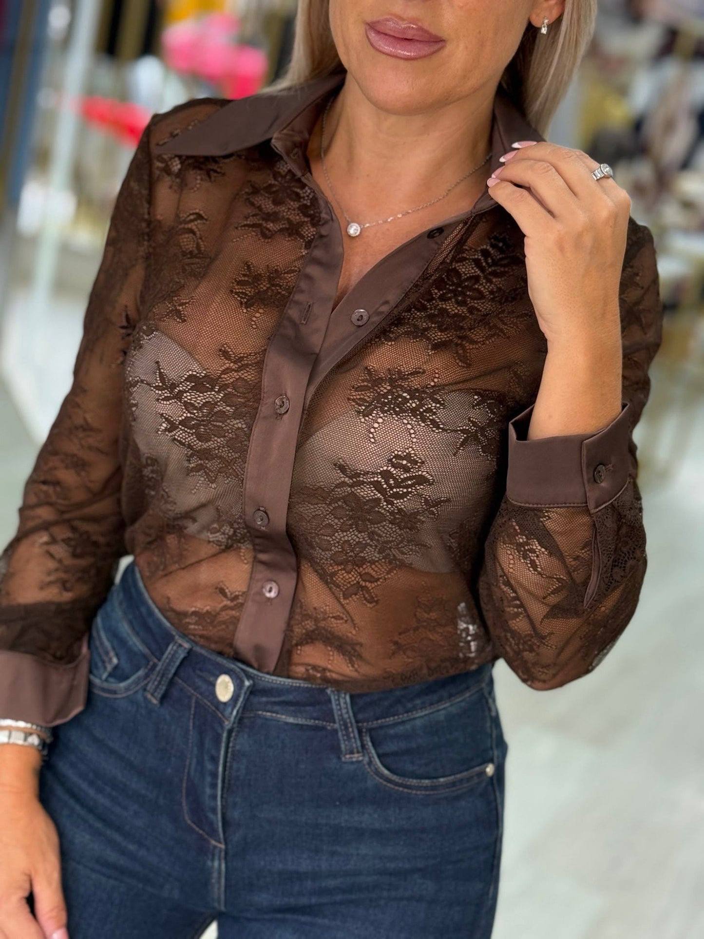 Camiseiro em renda