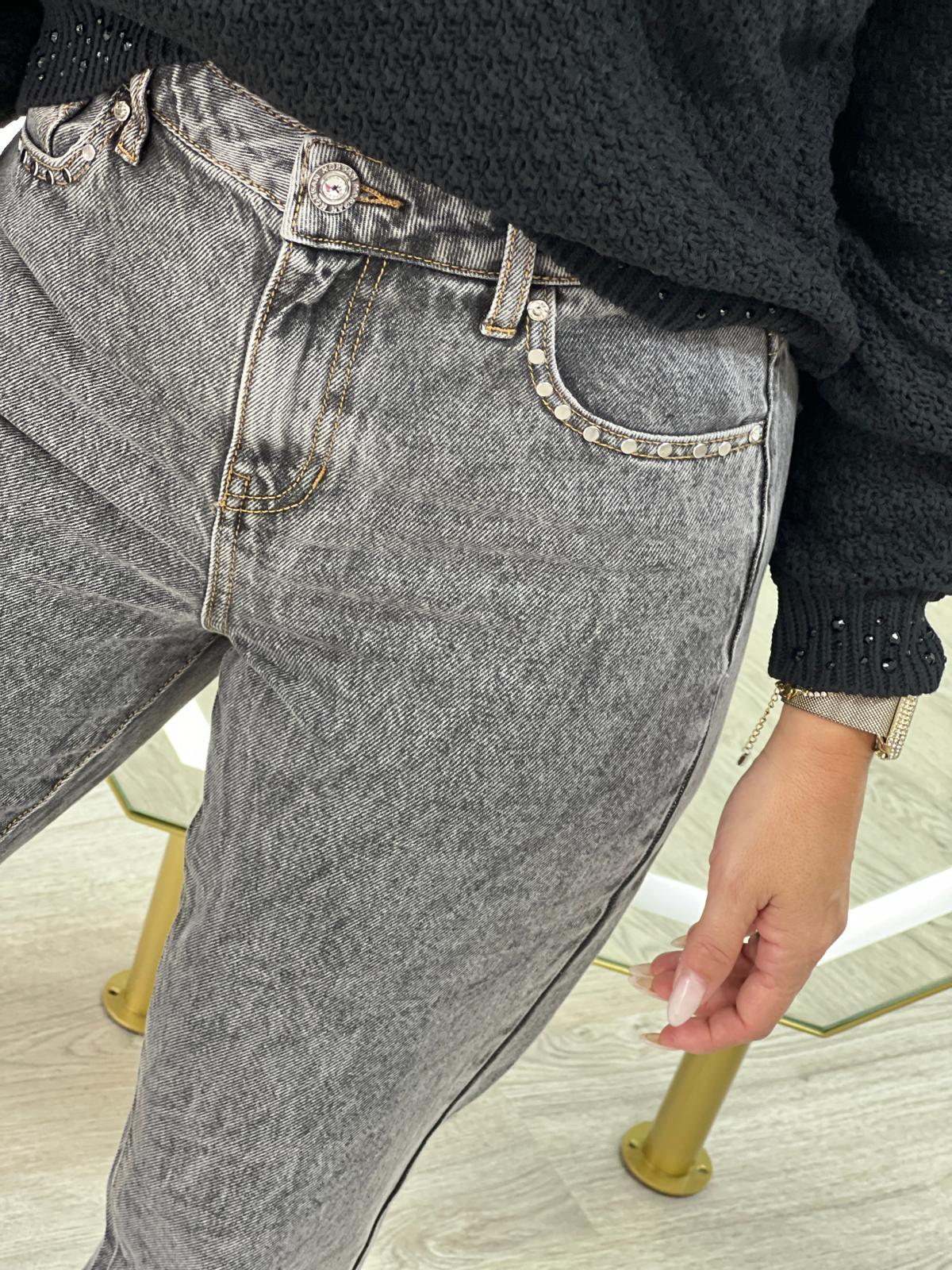 Calça jeans reta cropped cinza antracite