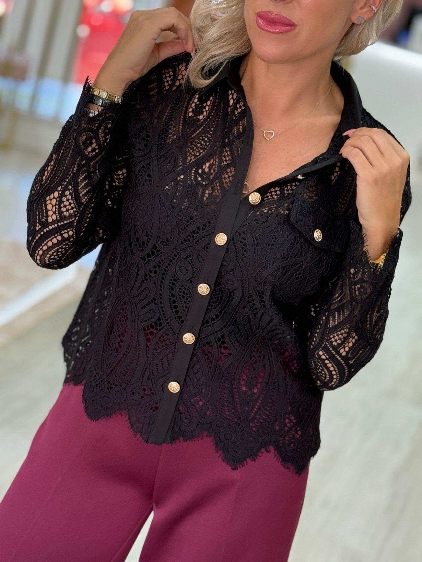 Camisa cropped em renda