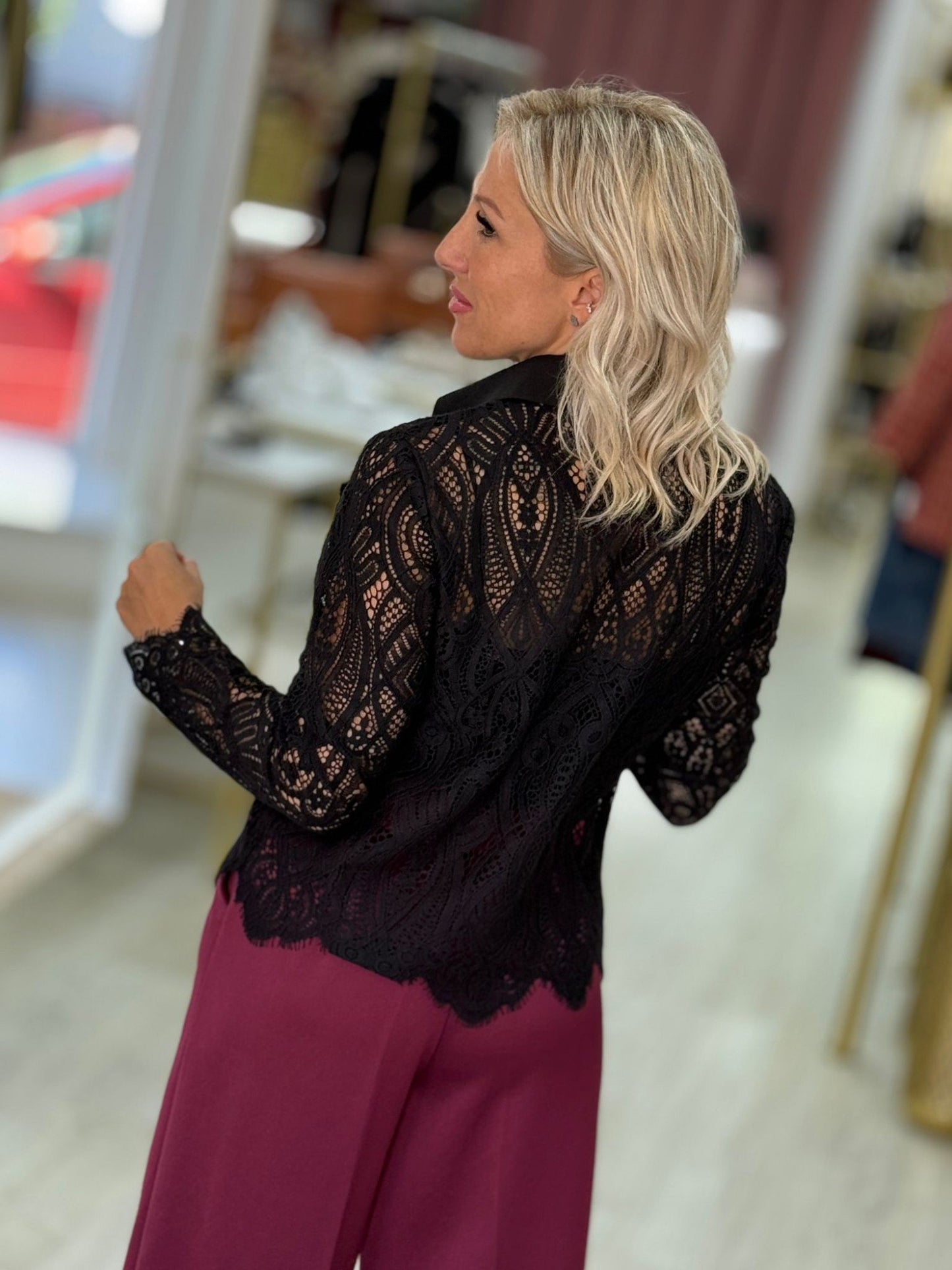 Camisa cropped em renda