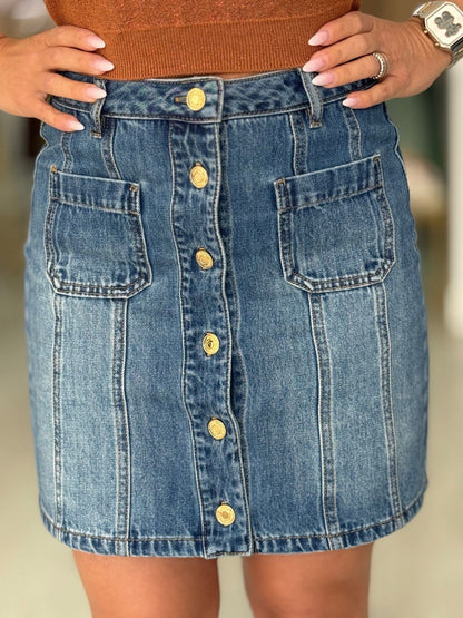 Saia curta justa em jeans
