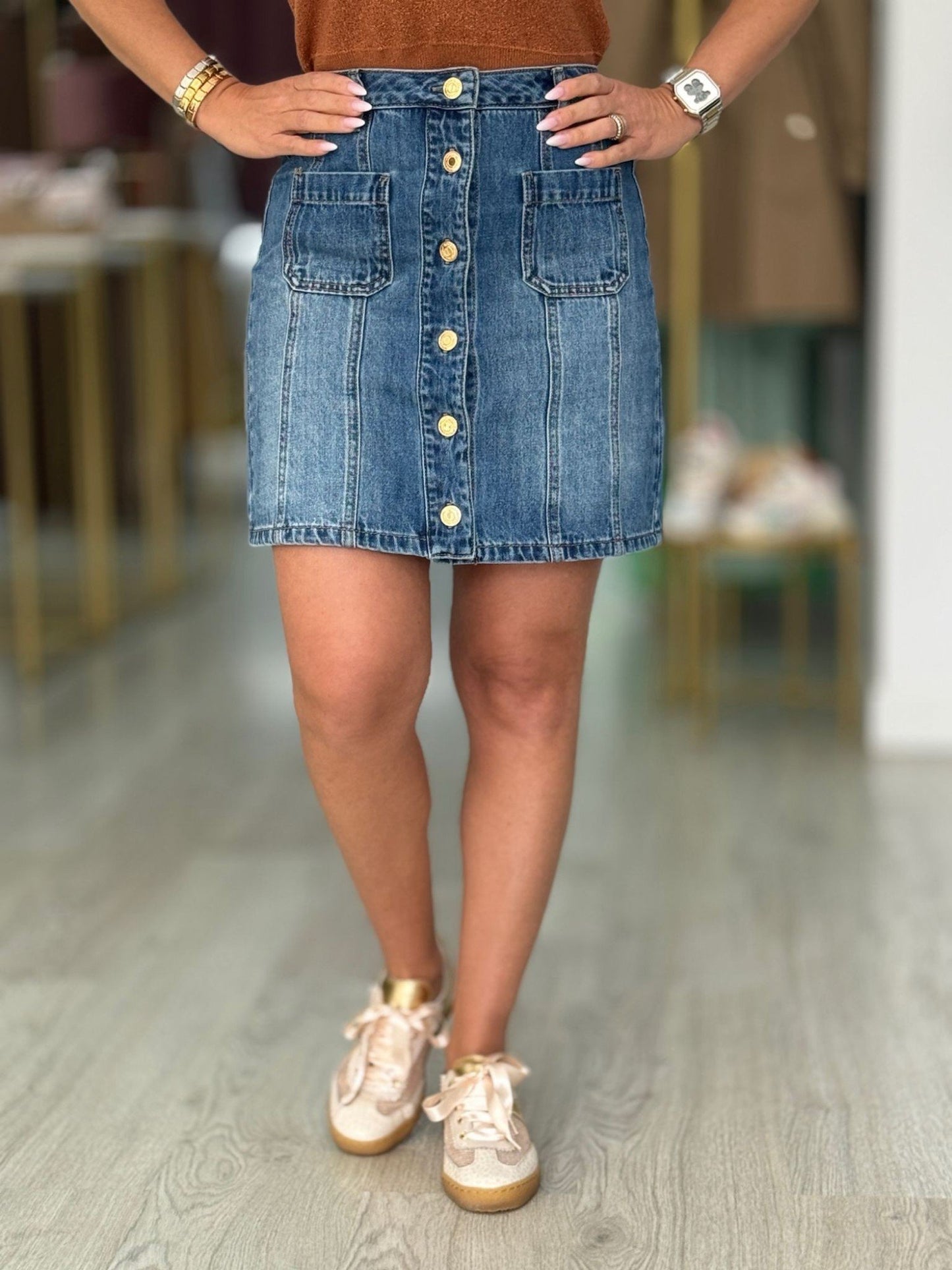 Saia curta justa em jeans