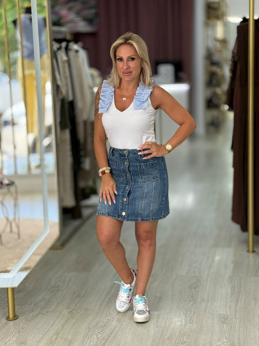 Saia curta justa em jeans