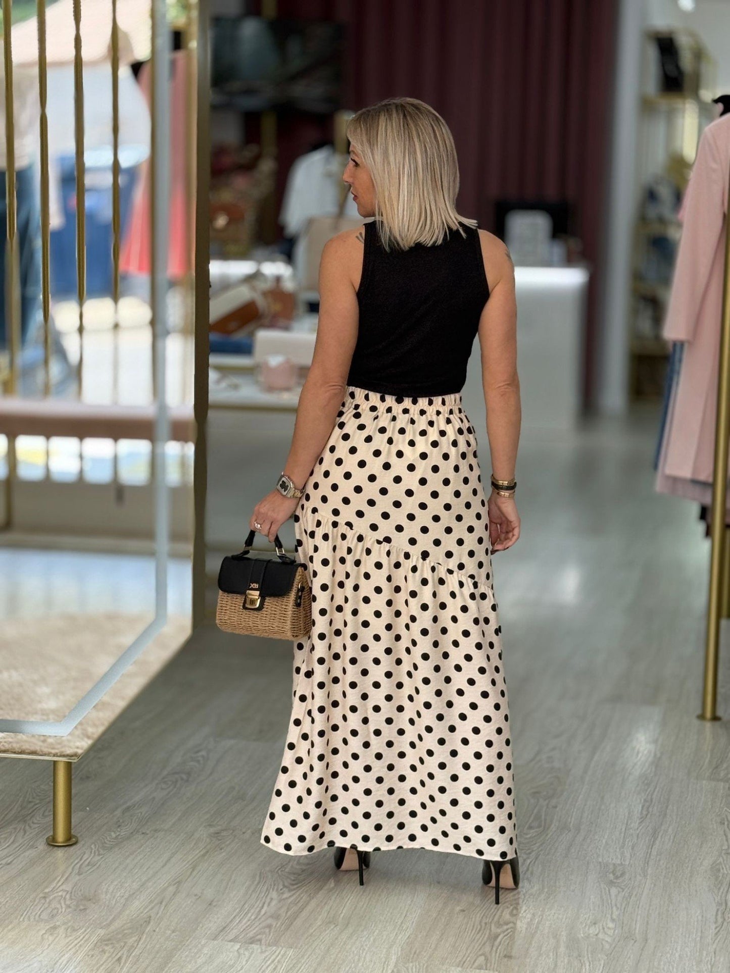 Saia comprida com bolas