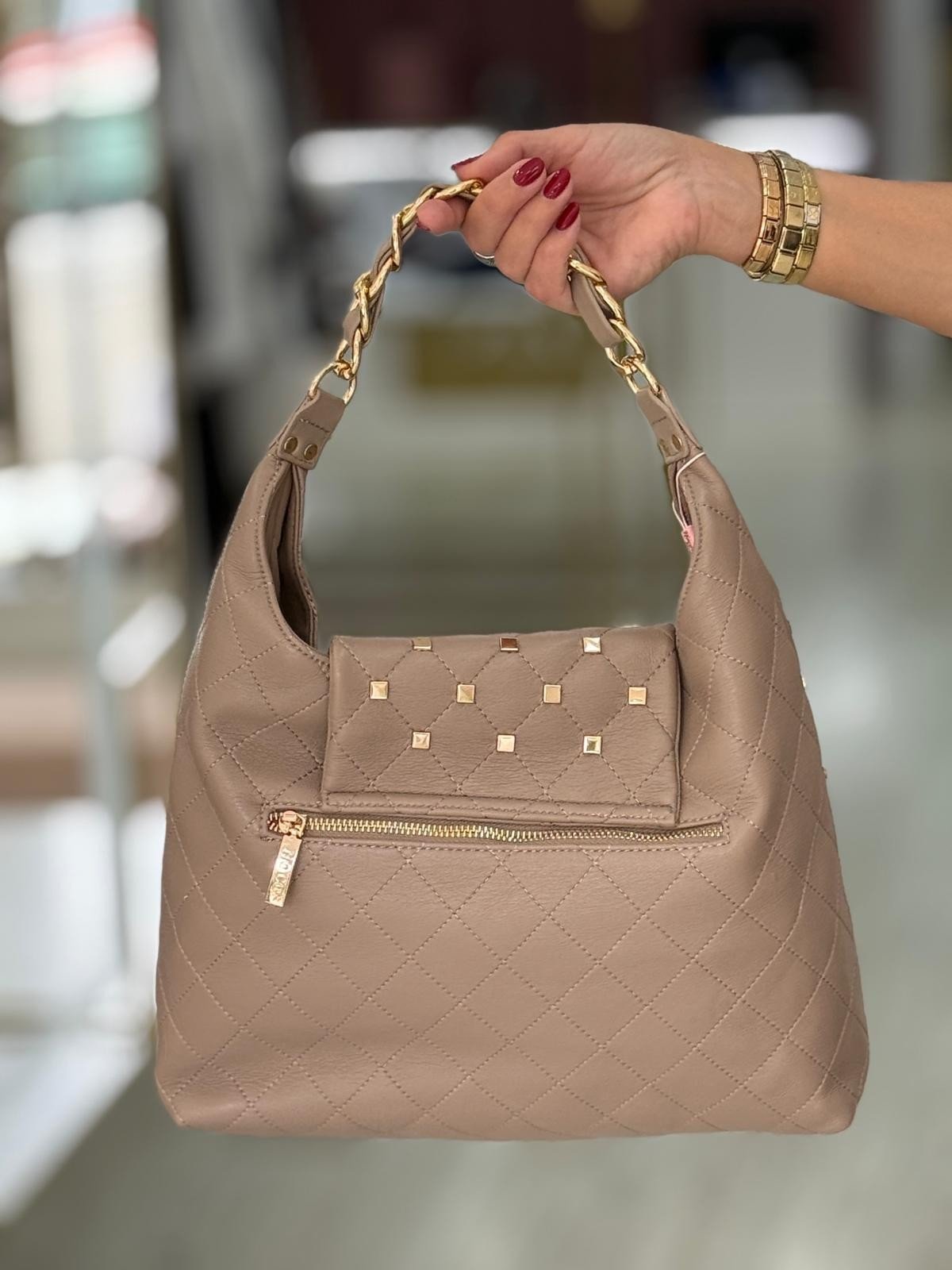Mala macia com tachas