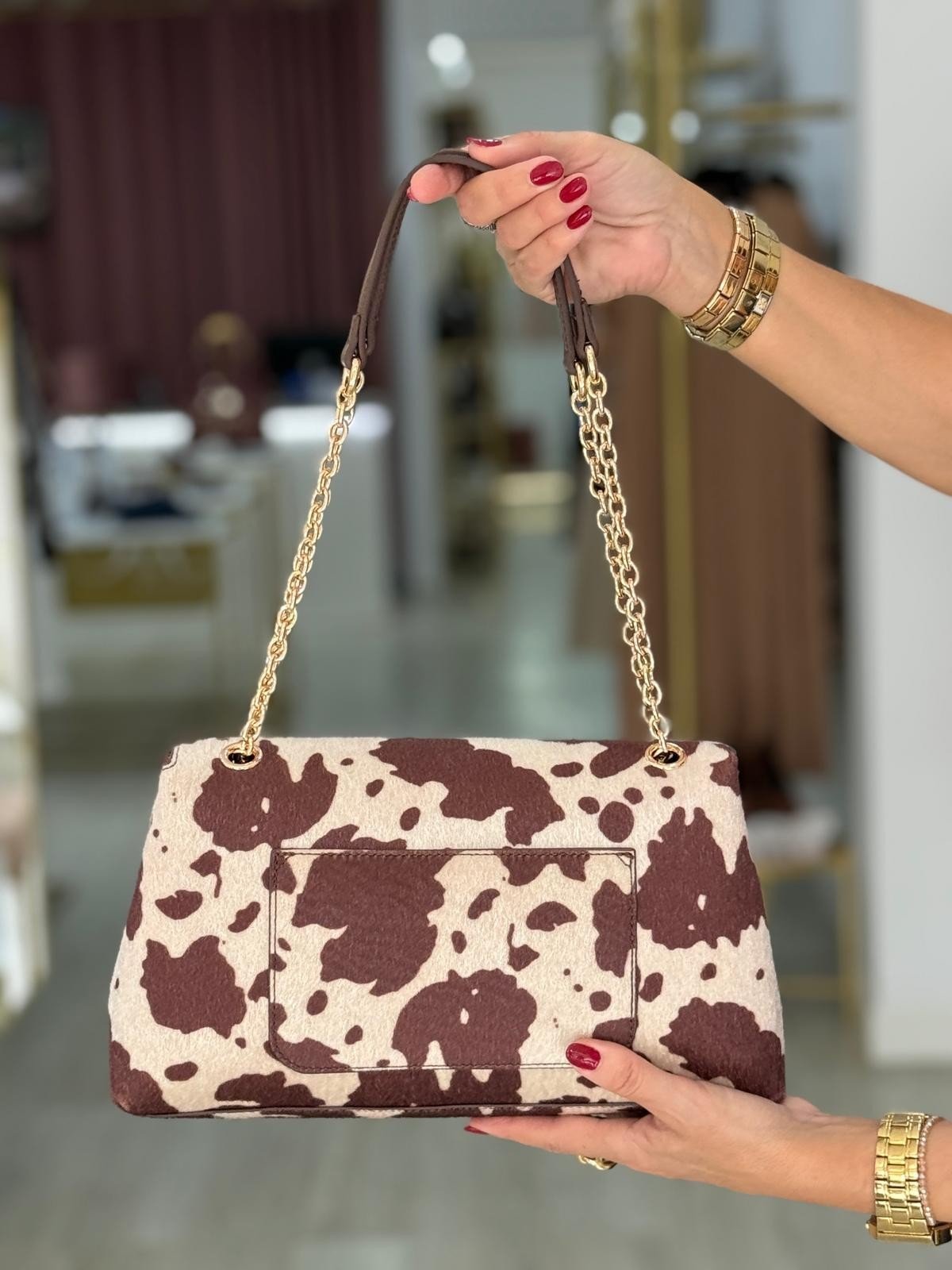 Bolsa a tiracolo com aba e estampado