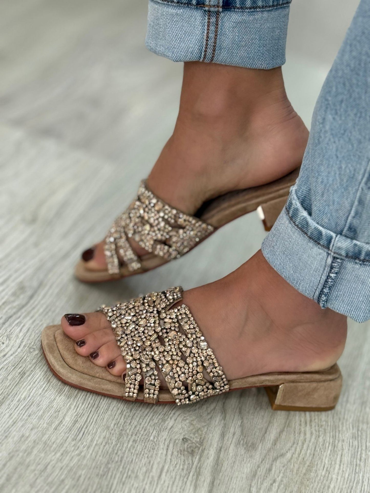 Chinelas com strass