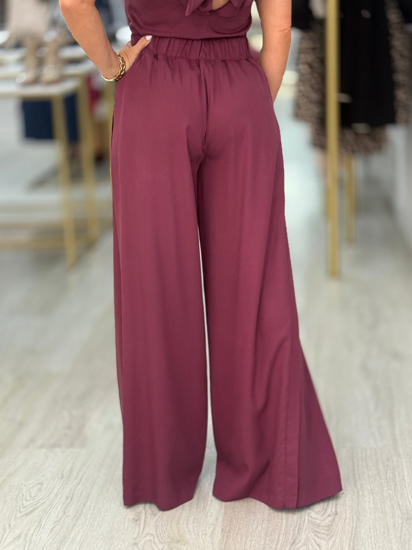 Calça pantalona de cintura subida