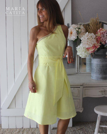 Vestido decote assimétrico