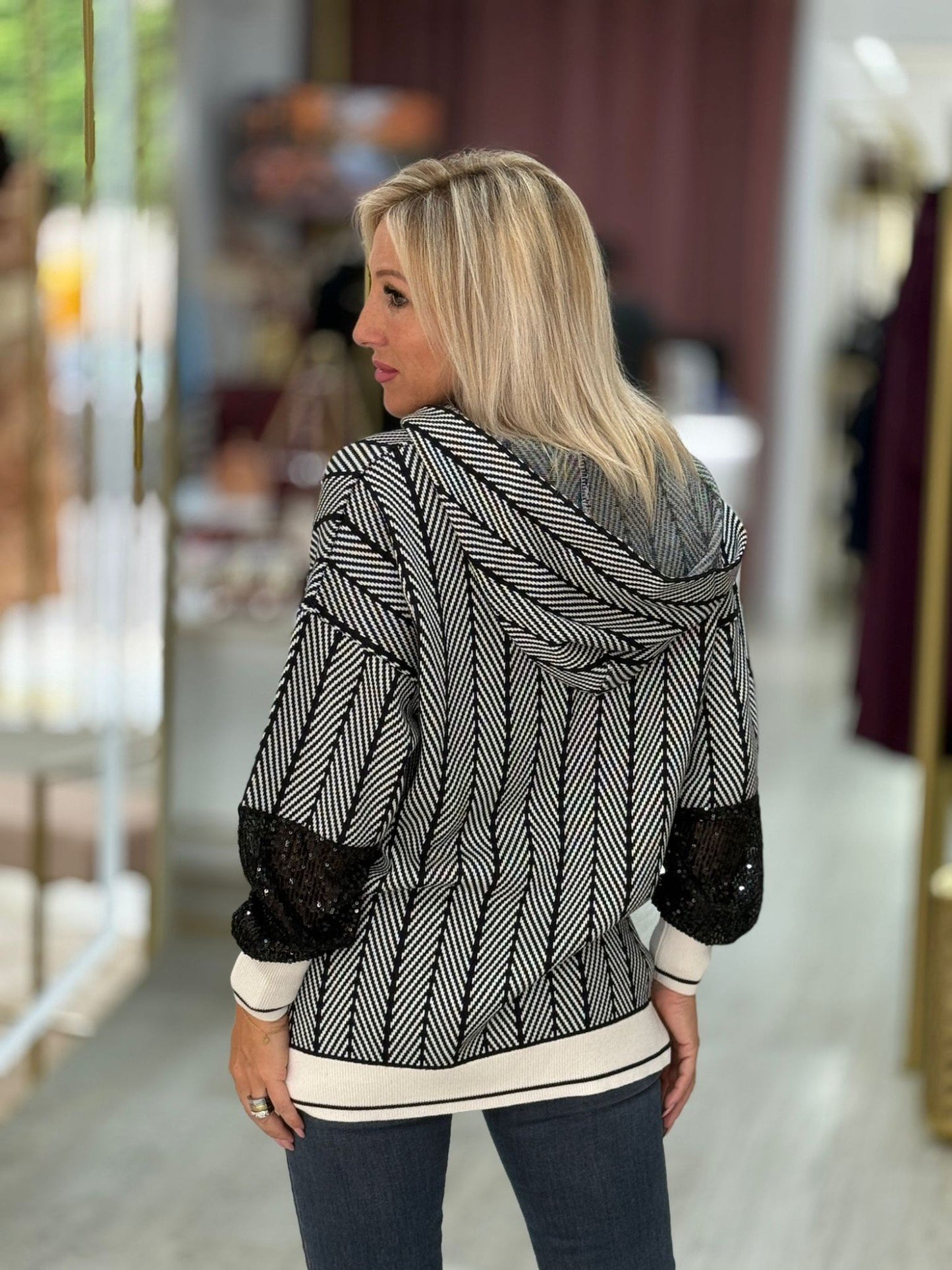 Camisola com jacquard e mangas lantejoulas