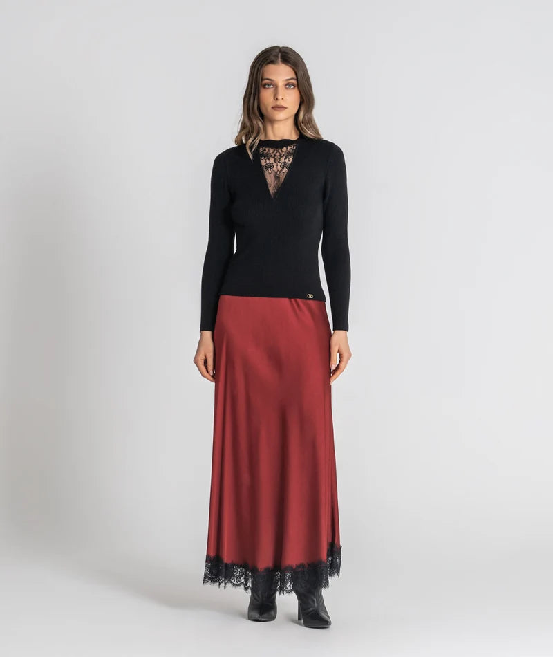 Camisola com renda no decote