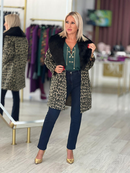 Casaco com gola em pêlo