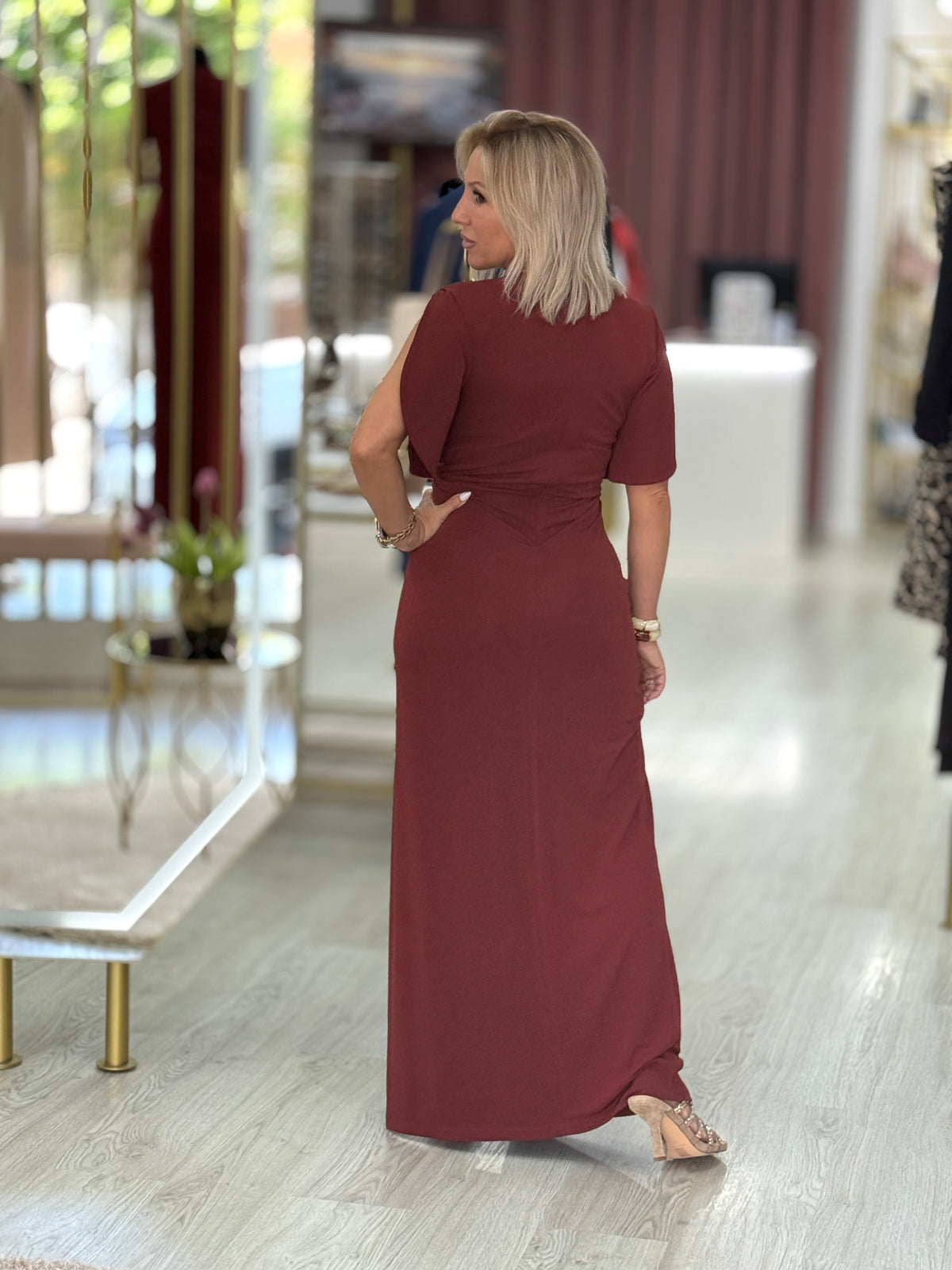 Vestido comprido drapeado com detalhe cut-out
