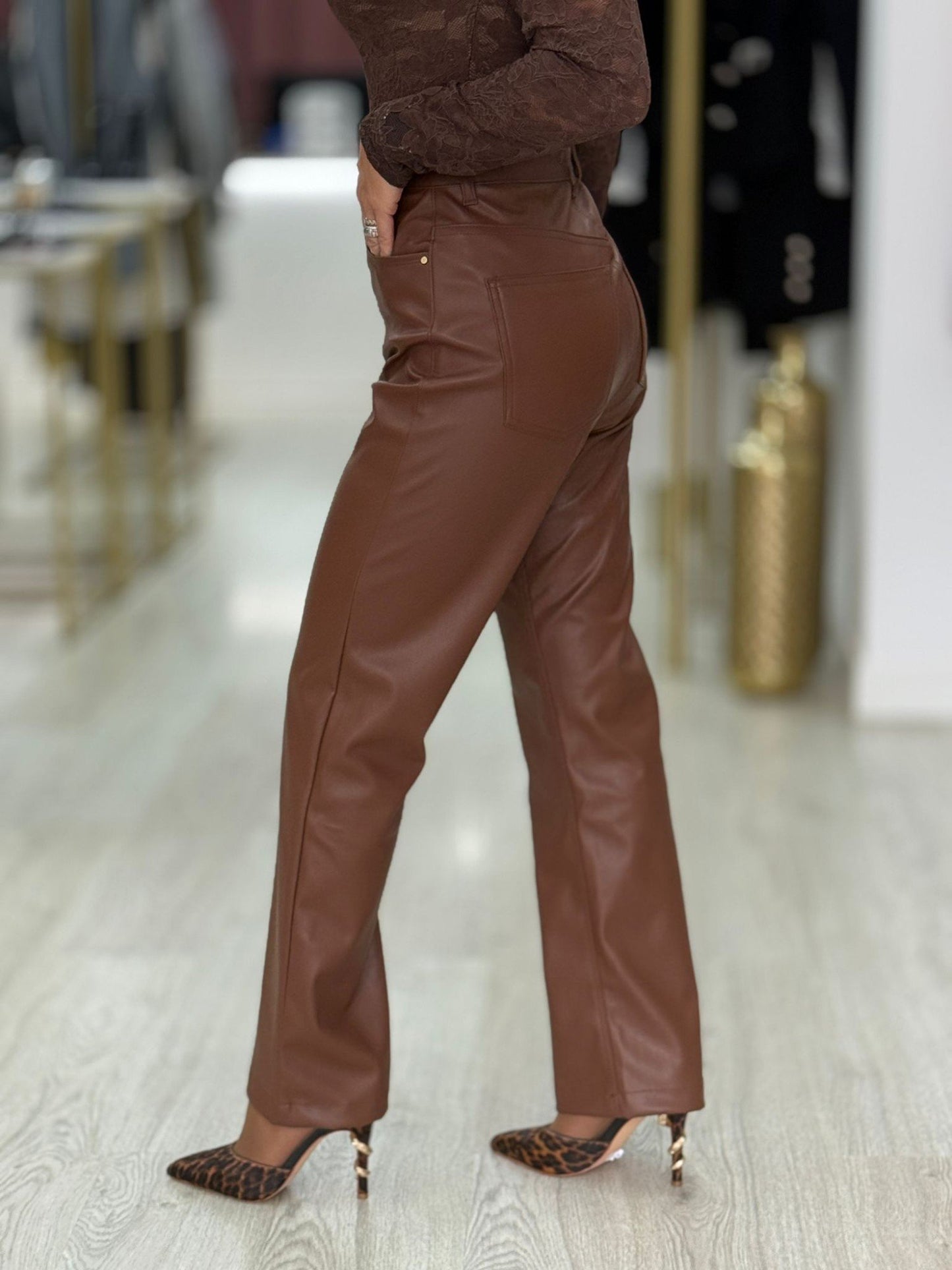 Calça ecopele straight