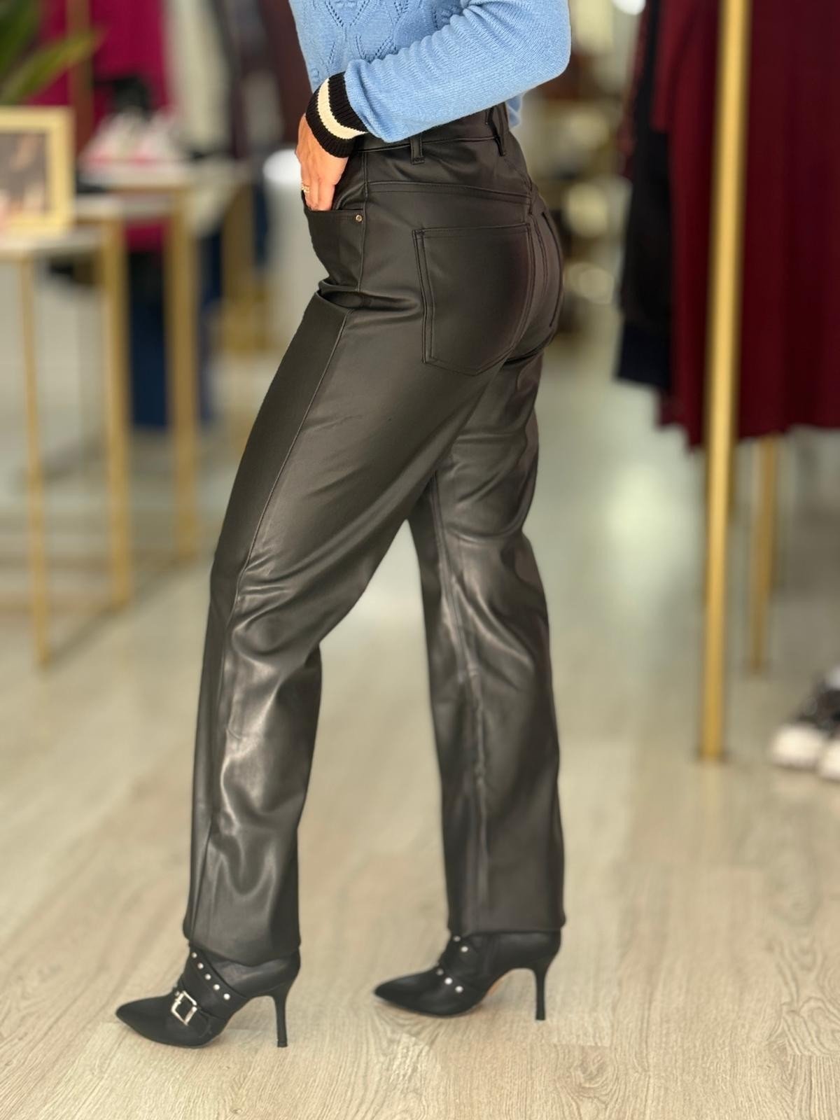 Calça ecopele straight