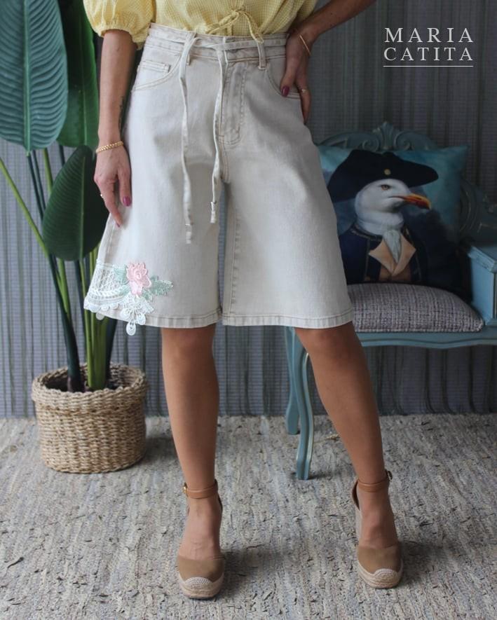 Bermudas com bordado