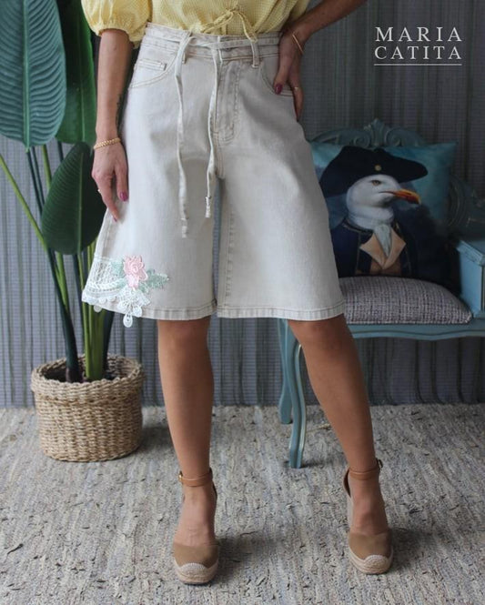 Bermudas com bordado
