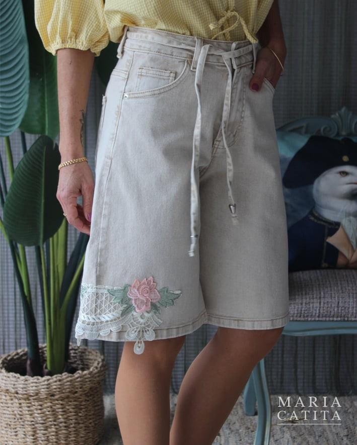 Bermudas com bordado