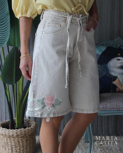 Bermudas com bordado