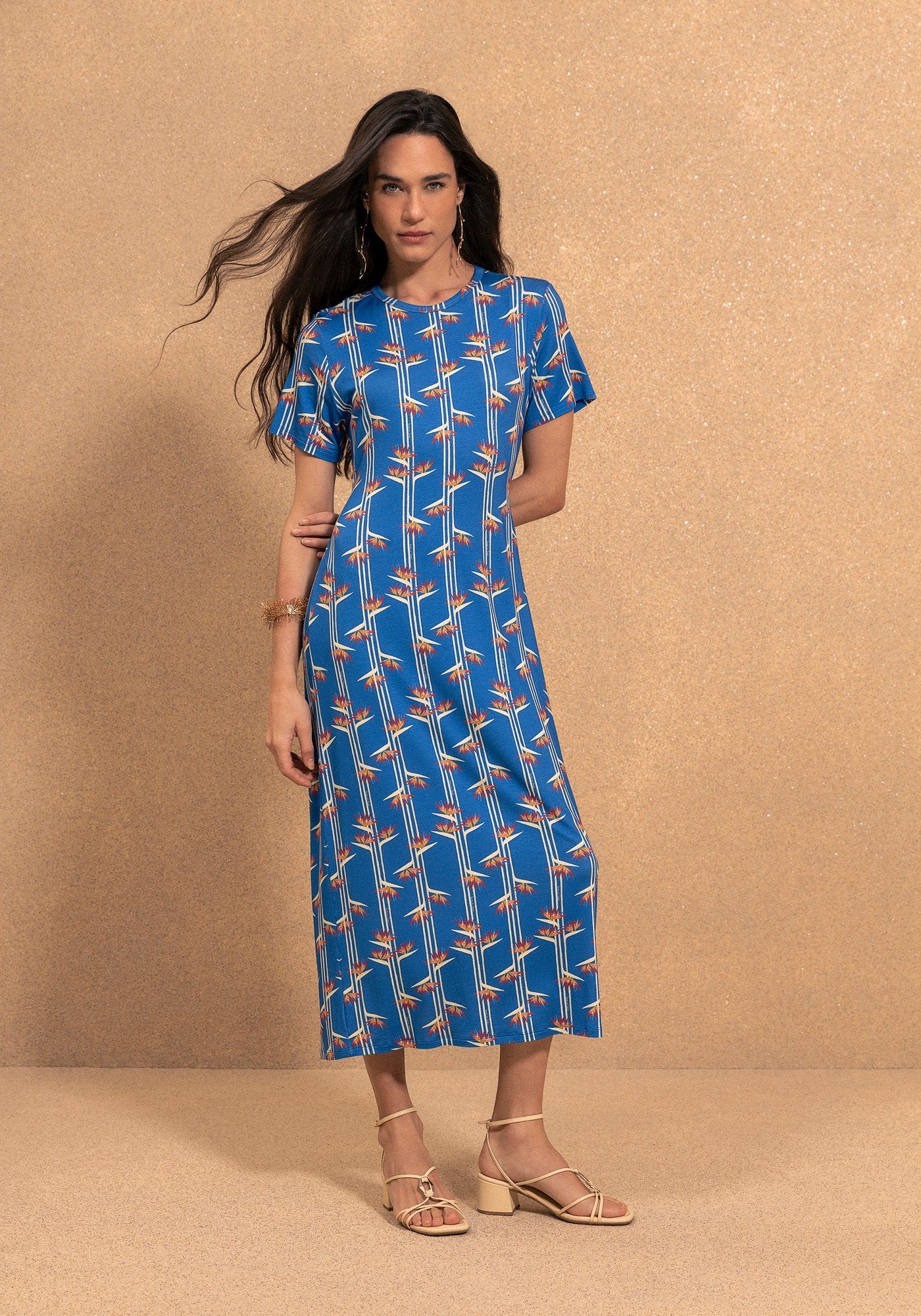 Vestido com recorte nas costas