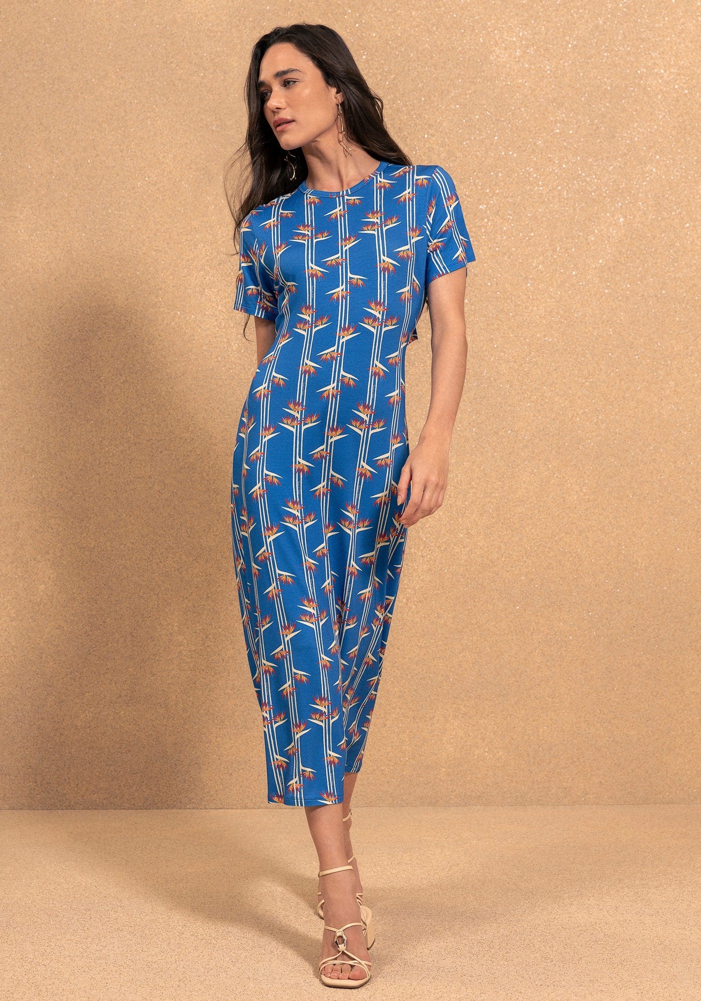 Vestido com recorte nas costas