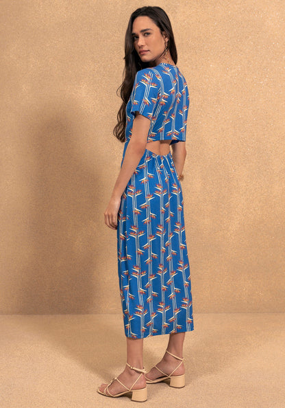 Vestido com recorte nas costas