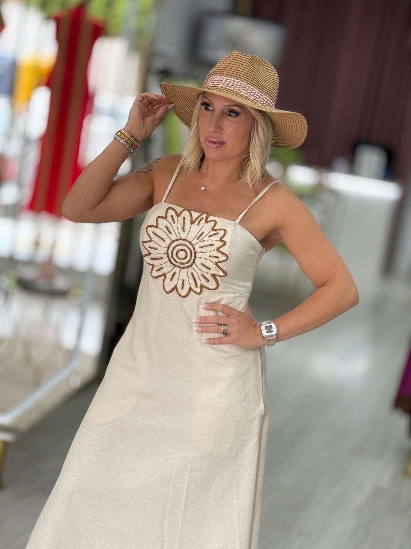 Vestido com maxi flor (+ cores)