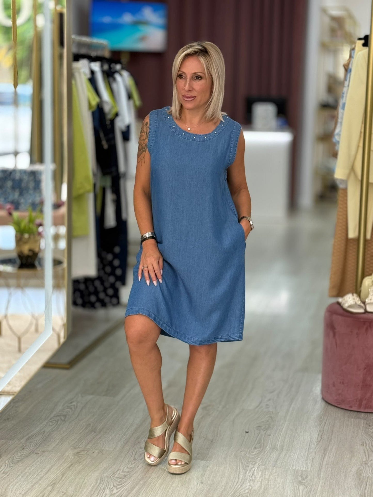 Vestido de ganga com pérolas
