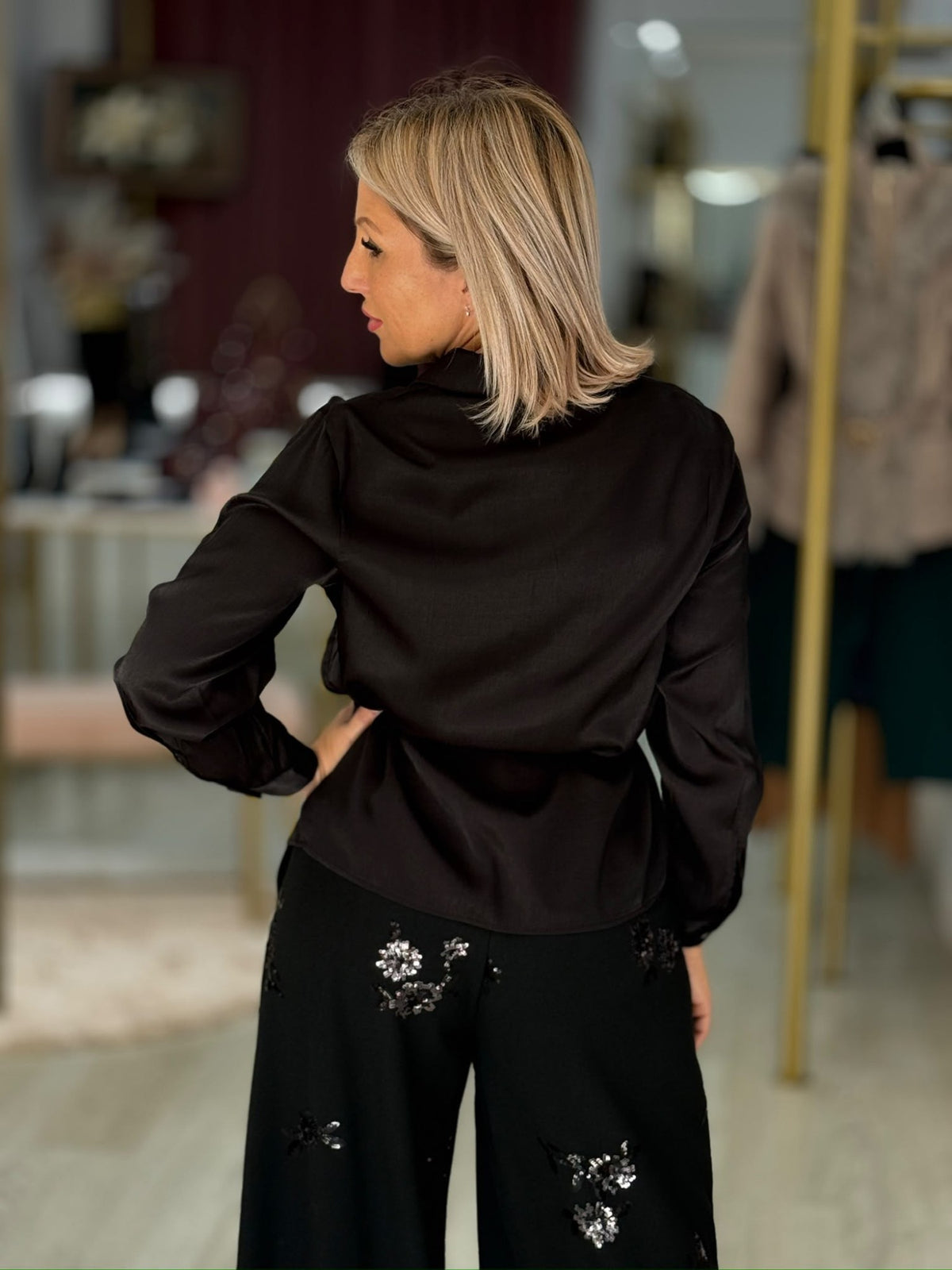 Blusa acetinada