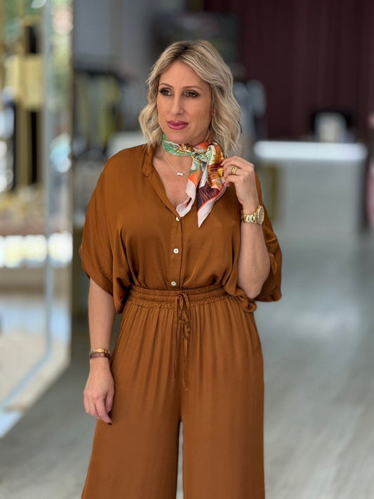 Blusa com manga curta acetinada