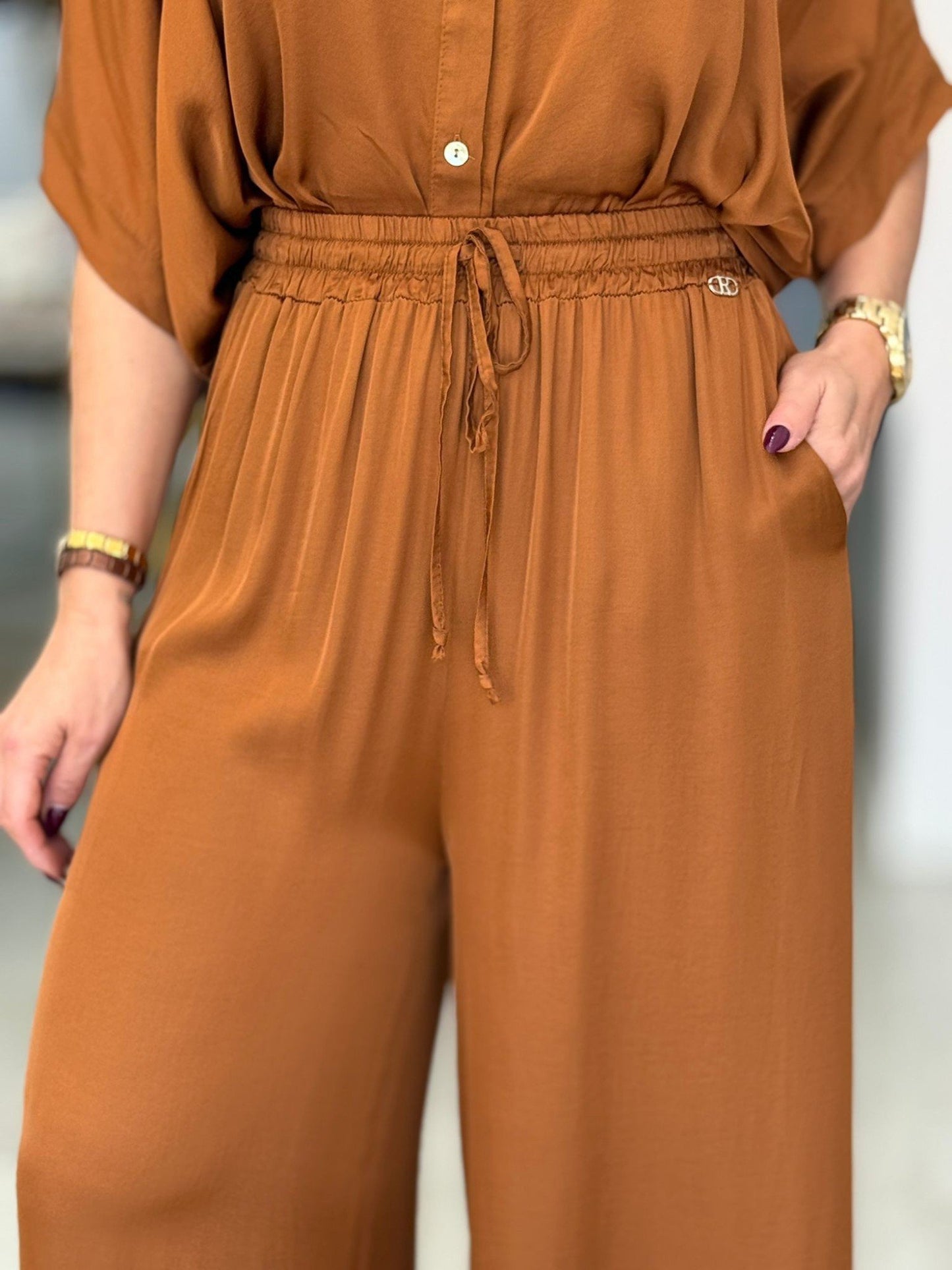 Calças acetinadas largas (+ cores)